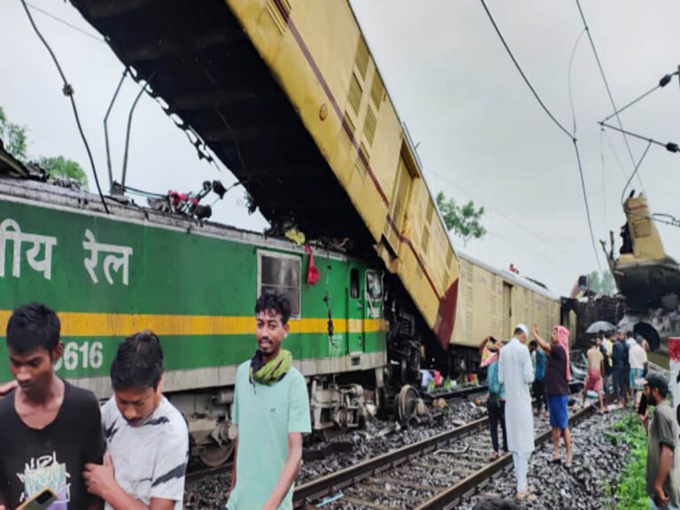 आखिर पश्चिम बंगाल के ट्रेन हादसे में कितने लोगों की हुई है मौत?