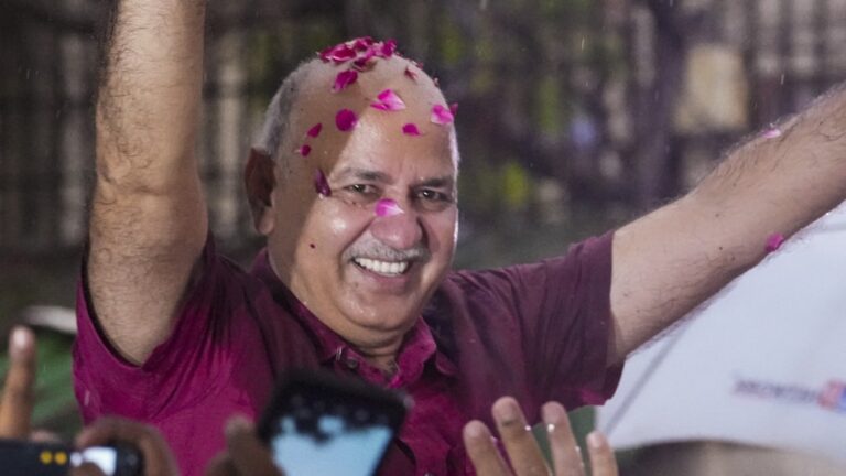 जब 17 महीने बाद जेल से बाहर आए मनीष सिसोदिया !