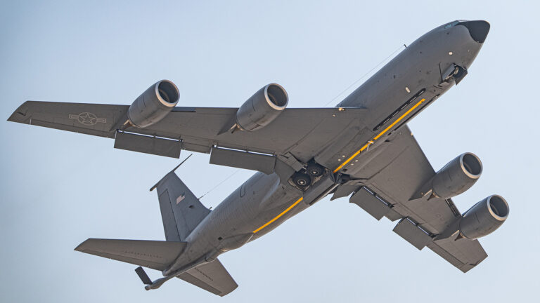 अमेरिका का KC-135 एयरक्राफ्ट इराक में हुआ क्रैश