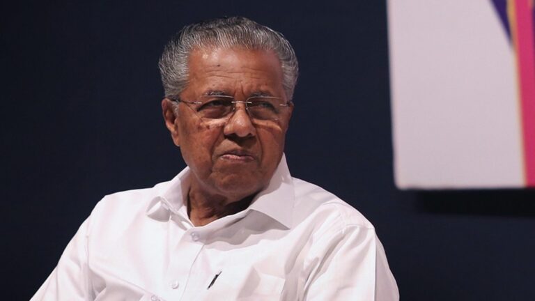 केरल चुनाव से पहले बीजेपी और कांग्रेस पर क्यों भड़के CM विजयन?