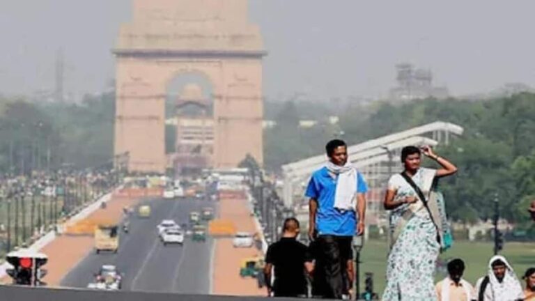 आखिर कितना ऊपर पहुंच चुका है दिल्ली का तापमान?