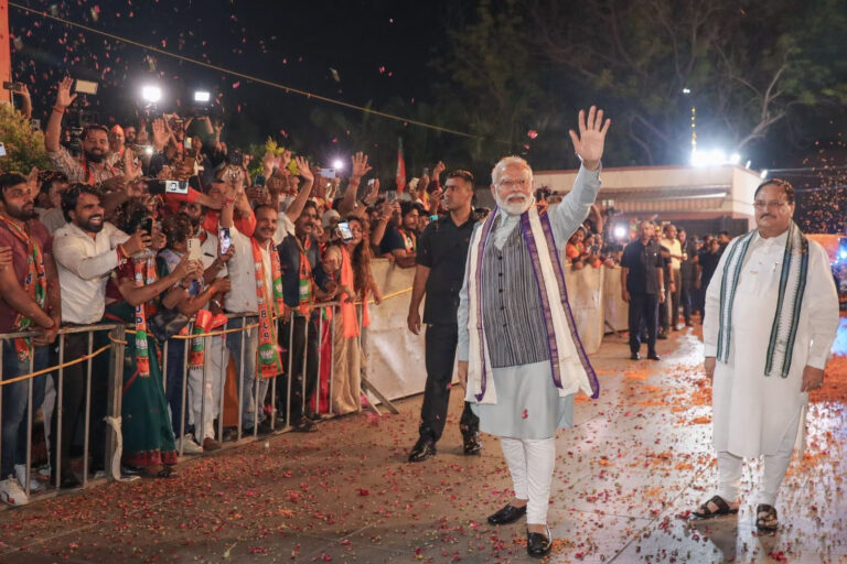 बंगाल,असम, पुडुचेरी में भाजपा की जीत पर दिल्ली में जश्न:पीएम मोदी पार्टी मुख्यालय पहुंचे