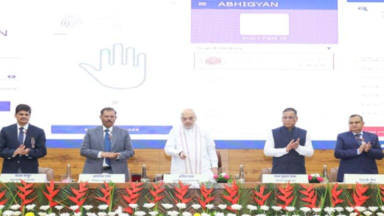 गृह मंत्रालय सुप्रीम कोर्ट और हाईकोर्ट के साथ मिलकर लंबित मामलों को कम करने का ब्लूप्रिंट तैयार कर रहा : अमित शाह