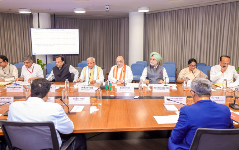 केन्द्रीय गृह मंत्री श्री अमित शाह की अध्यक्षता में आज नई दिल्ली में हुई एक महत्वपूर्ण बैठक में वर्षों से लंबित ‘किशाऊ बहु-उद्देशीय बांध परियोजना’ पर संबंधित राज्यों में सहमति बनी