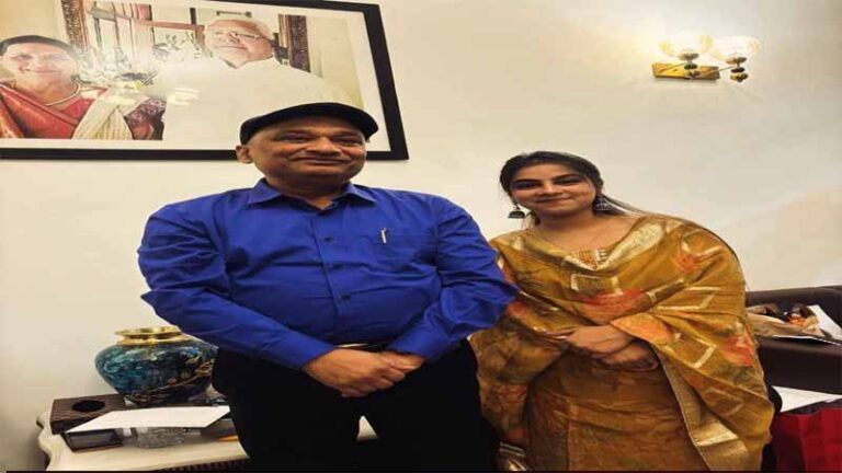 वायरल गीतों ने बदली करीना पांडे की किस्मत, आज एक स्टेज शो के लिए लेती हैं लाखों रुपये