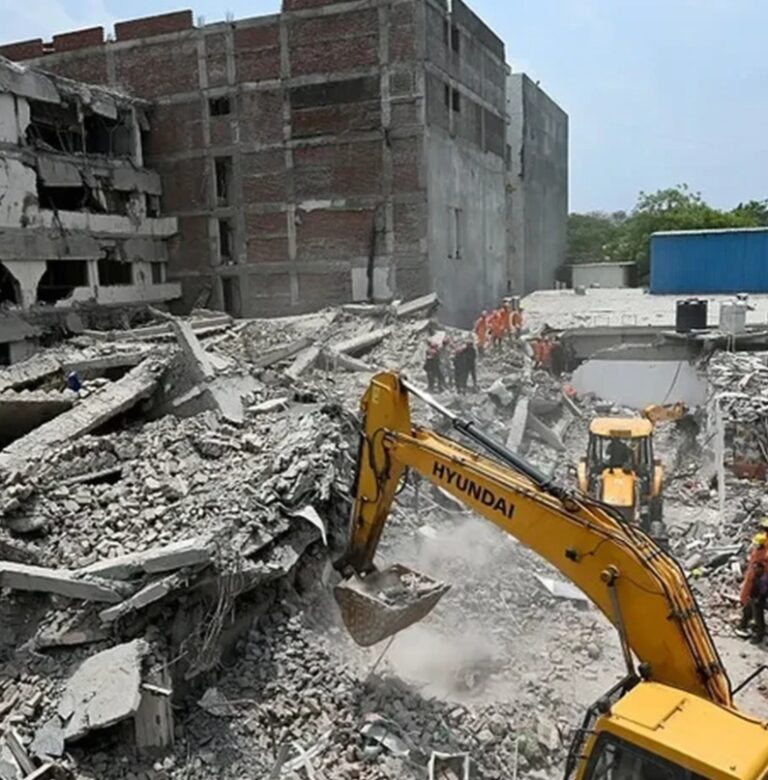 साकेत बिल्डिंग हादसा: शिकायतों को नजरअंदाज करने की कीमत बनी 6 मौतें, एमसीडी ने मानी लापरवाही