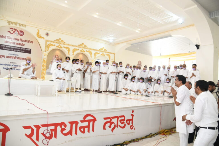 आचार्य भिक्षु की 300वीं जयंती समारोह में शामिल हुए मुख्यमंत्री, संतों का लिया आशीर्वाद