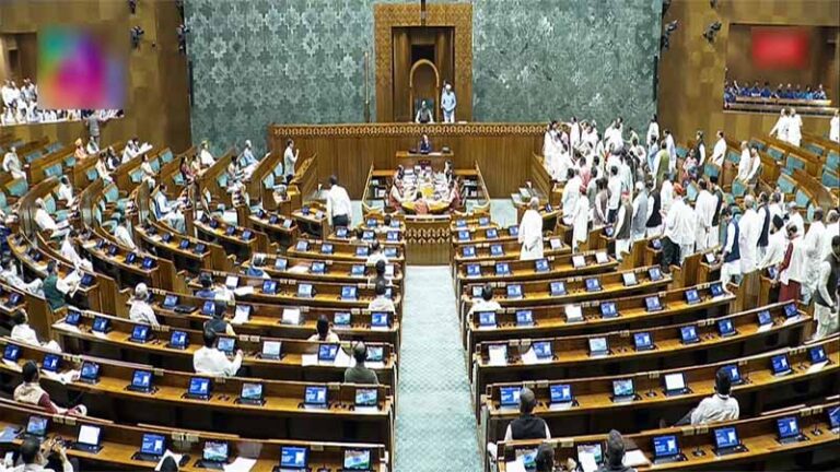NEET और राम मंदिर ट्रस्ट विवाद पर संसद में जोरदार हंगामा, मानसून सत्र का पहला दिन रहा बेनतीजा