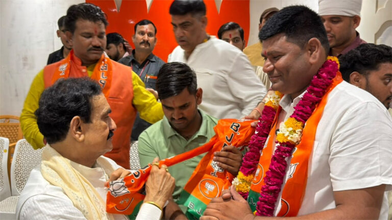 दतिया में थमा विरोध, लेकिन क्या खत्म हुआ असंतोष? नरोत्तम मिश्रा प्रकरण पर सियासी चर्चाएं तेज