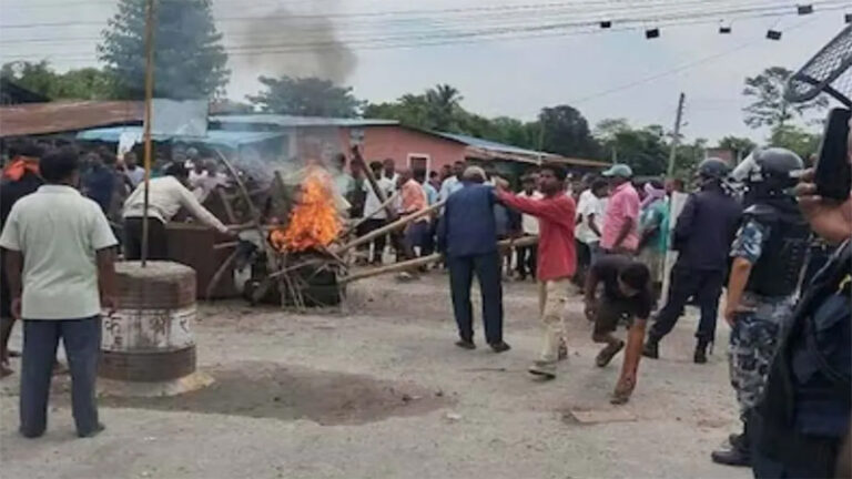 नेपाल में सांप्रदायिक तनाव के बीच भारत-नेपाल रेल सेवा अगले आदेश तक स्थगित, कई क्षेत्रों में कर्फ्यू
