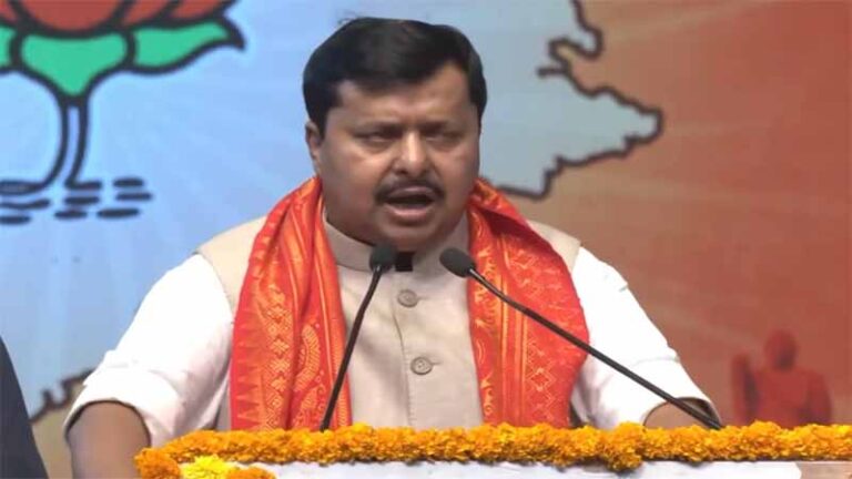 राहुल गांधी की कार्रवाई पर भाजपा का हमला, कांग्रेस ने बताया लोकतंत्र पर हमला
