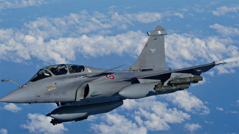 114 राफेल लड़ाकू विमानों की डील पर बढ़ी रफ्तार, अगस्त के मध्य तक फ्रांस दे सकता है भारत के अनुरोध का जवाब