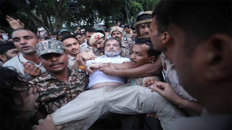 पीएम आवास के बाहर कांग्रेस के प्रदर्शन पर सरकार का सवाल, कहा- परिपक्व लोकतंत्र में ऐसी परंपरा नहीं