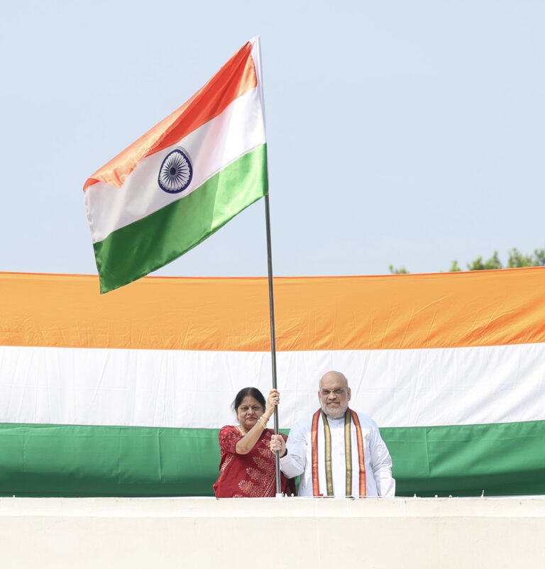 हर घर तिरंगा अभियान के तहत नई दिल्ली आवास पर फहराया तिरंगा