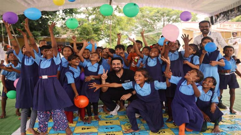 आयुष्मान खुराना ने किया सुरक्षित बचपन का आह्वान, जालना में बच्चों और समुदायों से की मुलाकात