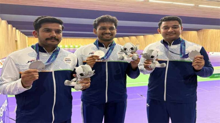 भारत ने पुरुषों की 50 मीटर राइफल 3 पोजिशन में जीता टीम सिल्वर