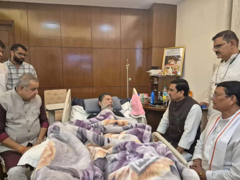 छत्तीसगढ़ BJP प्रदेश अध्यक्ष किरण सिंह देव से मिले नेता, अस्पताल पहुंचकर जाना कुशलक्षेम