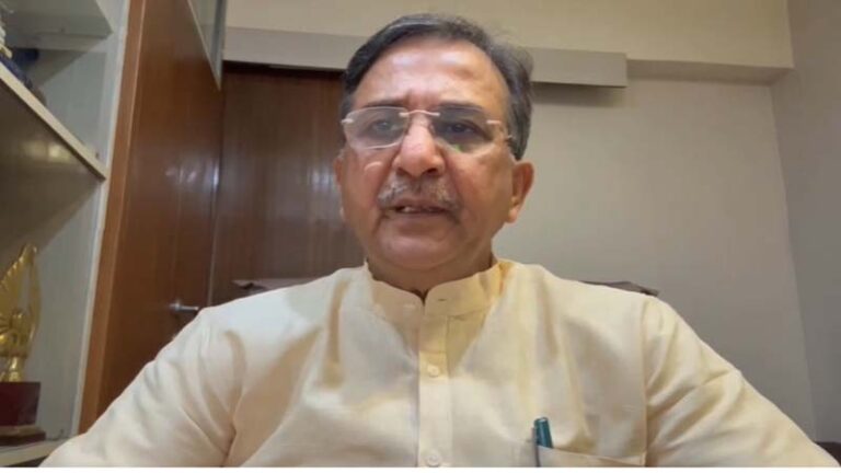 संविधान से ऊपर शरीयत थोपने की मानसिकता से बाज आएं कट्टरपंथी उलेमा: विजय शंकर तिवारी